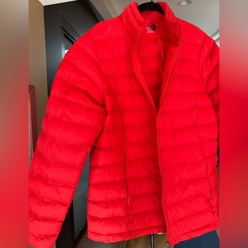 Nearly Brand New Packable Puffer in Red - Picture 6 of 6